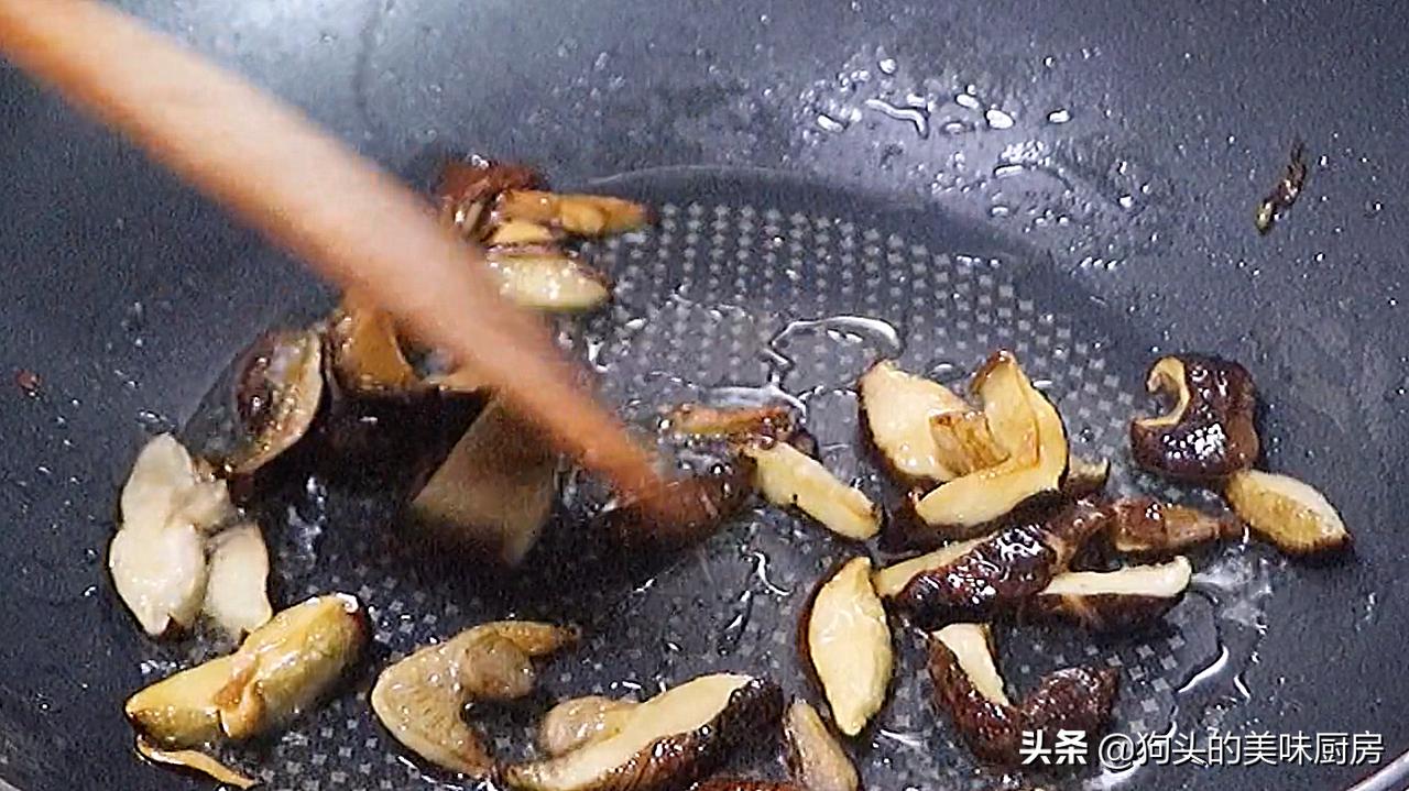 做猪肉丸子一斤肉放多少玉米淀粉,炸猪肉丸子的做法和配方的全过程