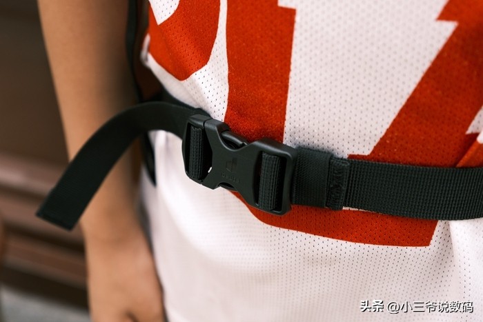 多特学生书包视频,多特背包背娃