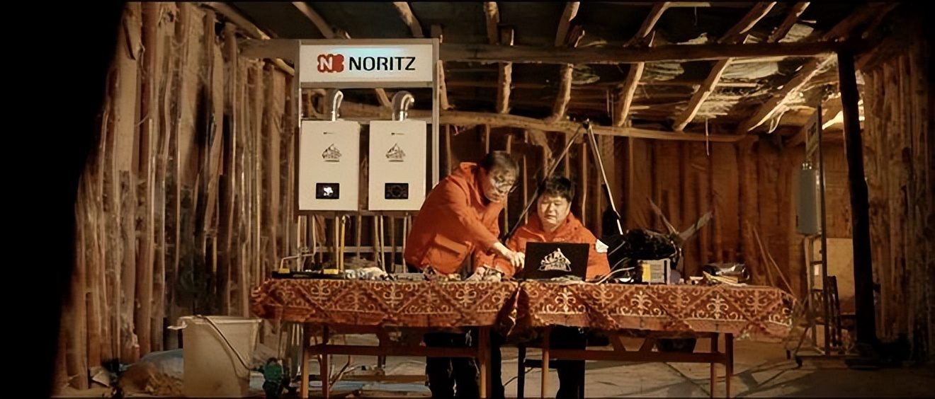 这群人想方设法，终于在沙漠中心洗上了热水澡