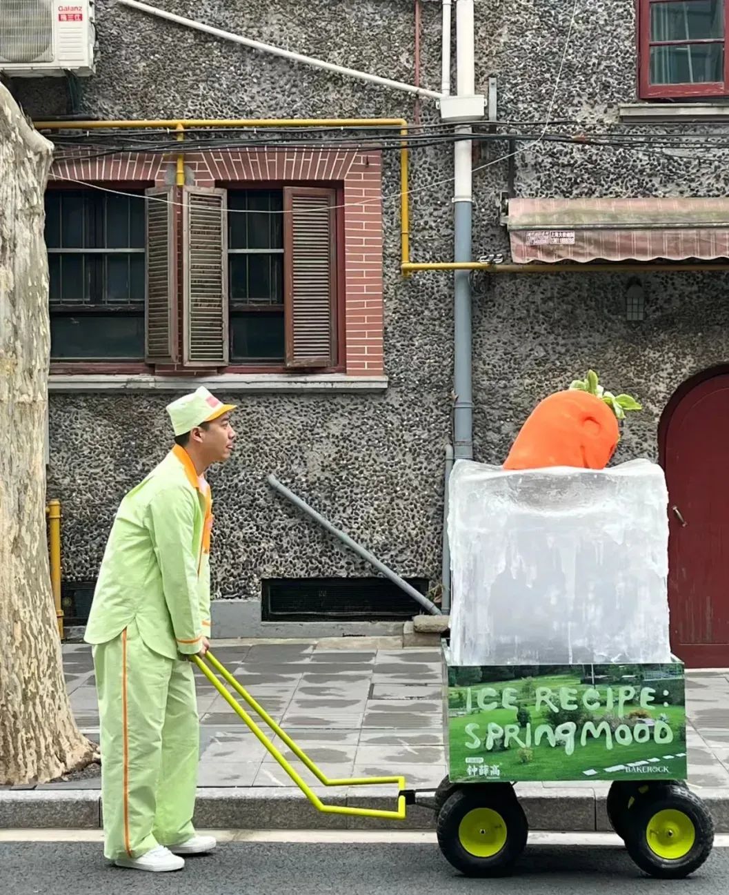 夫妻摆地摊月入90000,95后夫妻摆摊日收入9000多元