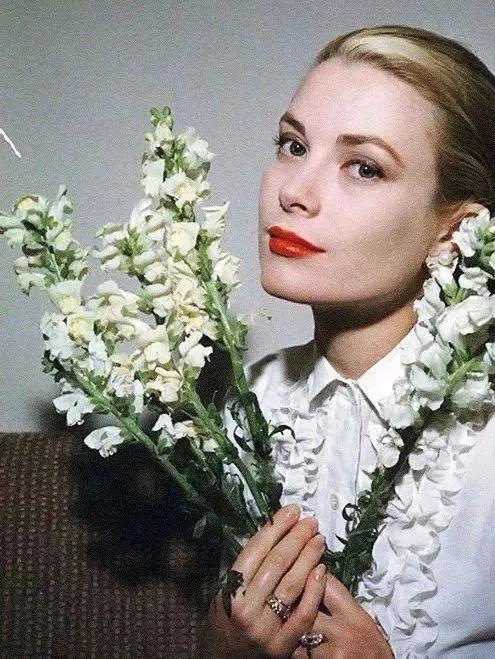 摩纳哥王妃们的悲哀:奥斯卡影后和“逃跑王妃”夏琳的悲情一生