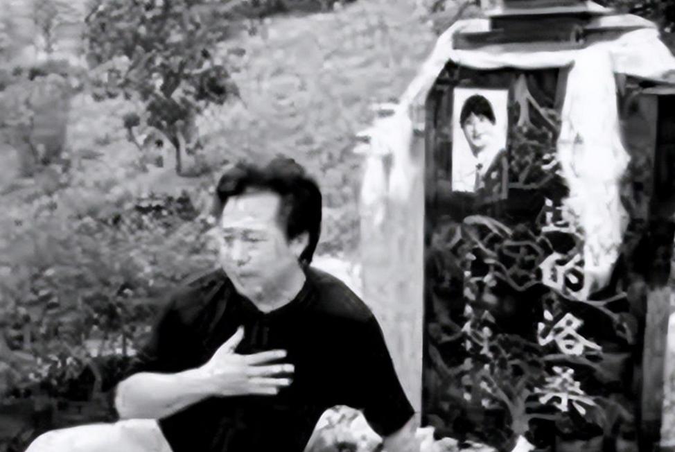 藏族歌手洛桑个人资料,藏族歌手洛桑照片大全