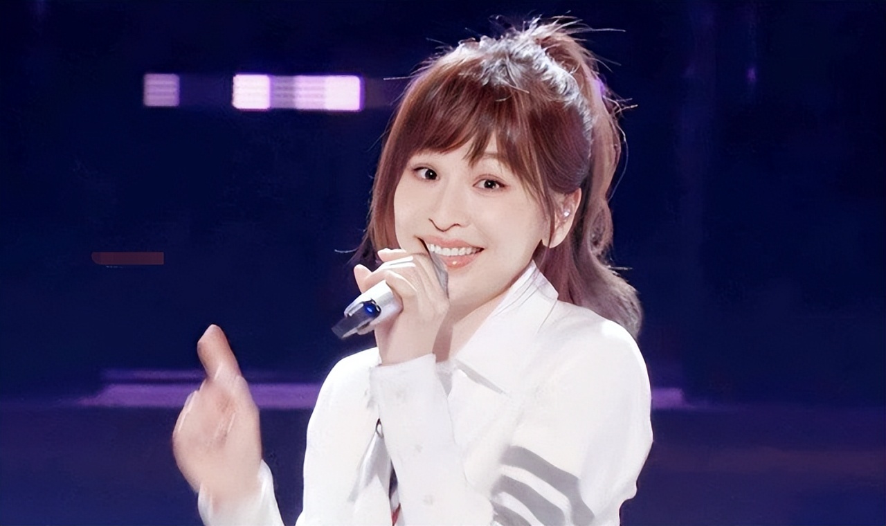 王心凌一个喷嚏炸翻全网,王心凌爆火芒果台被整懵