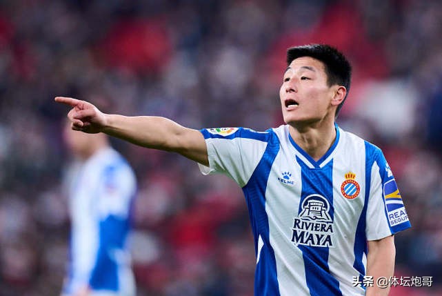 武磊被无视,武磊放弃球权