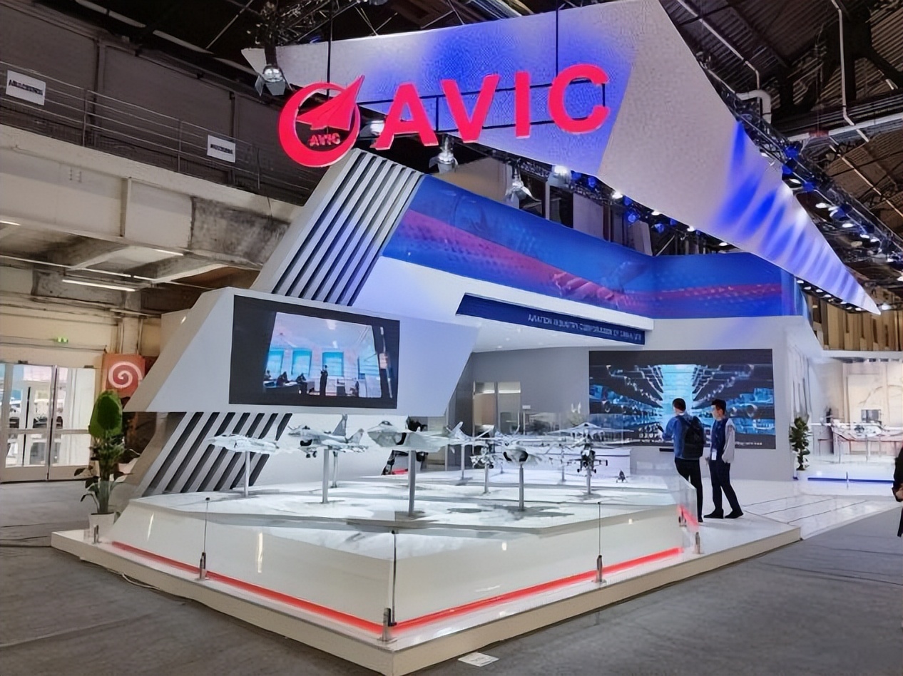 歼20首次赴巴黎参展高达图片,歼20在巴黎航展亮相实拍