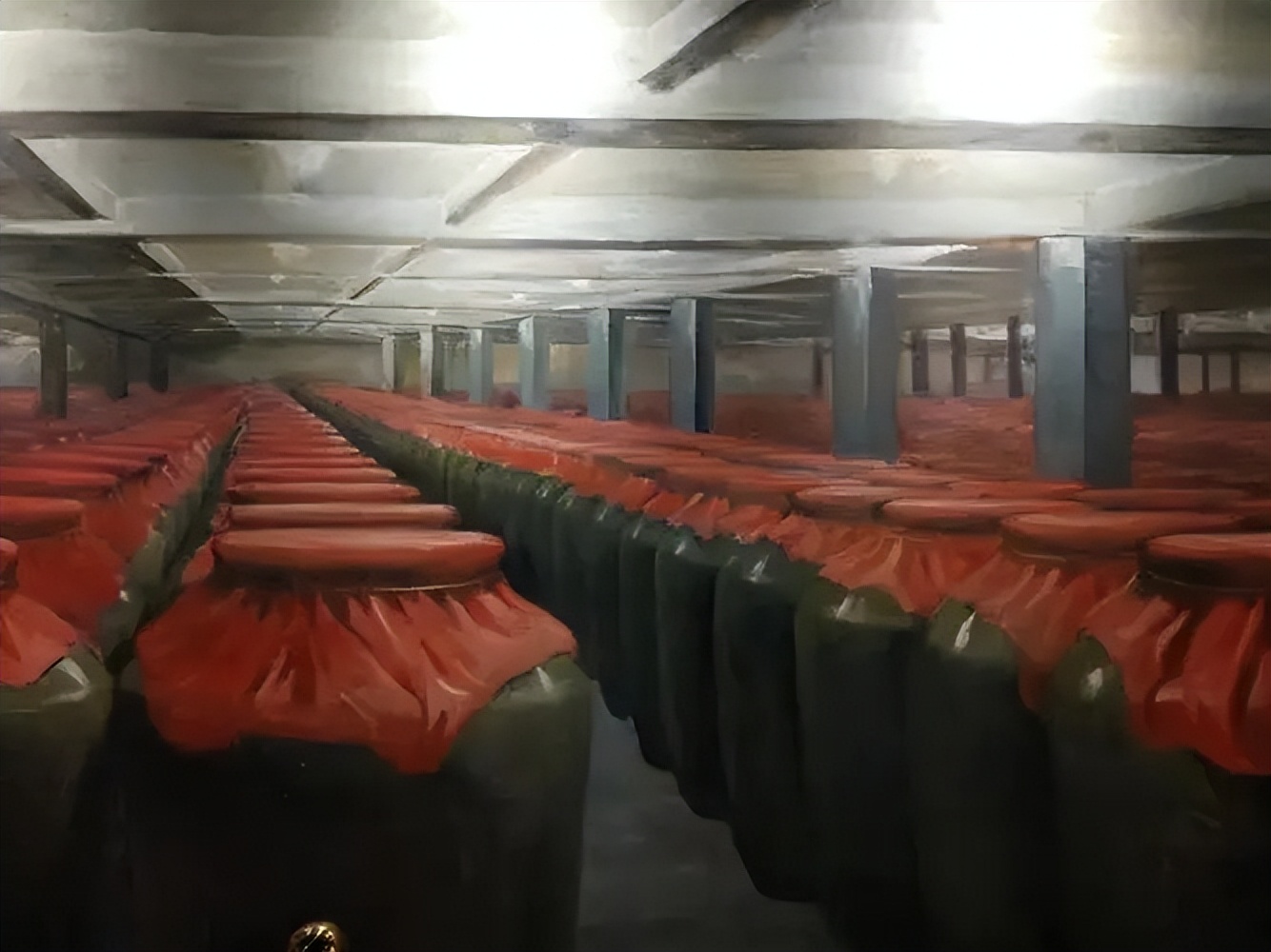 赖茅53度香港回归2斤装多少钱一瓶,97年赖茅香港回归特制多少钱一瓶