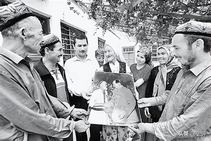 库尔班骑毛驴去看毛主席，临终要求后代参军报国，重孙女完成遗愿