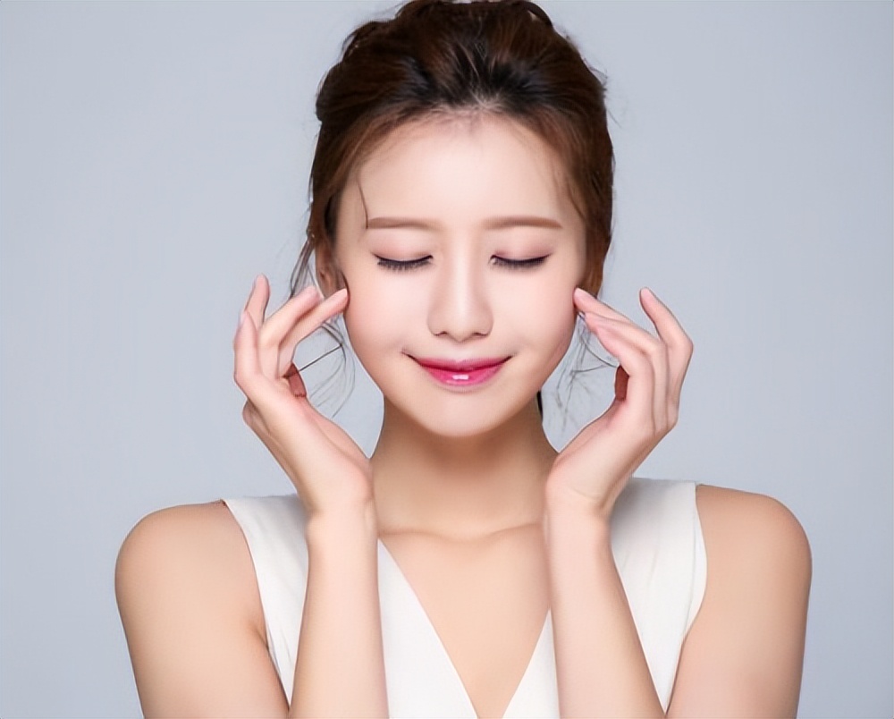 护肤品整套使用还是单品牌使用好,护肤品是一套的好还是各买各的好