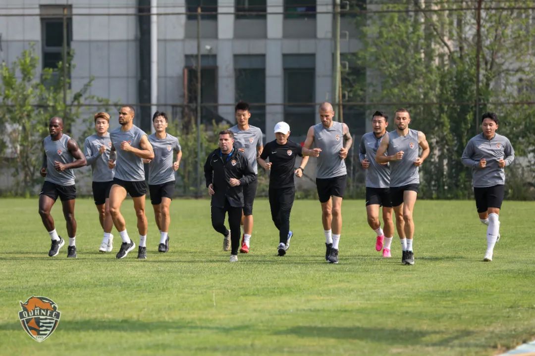 你们的背后是祖国,温暖的背后是你们