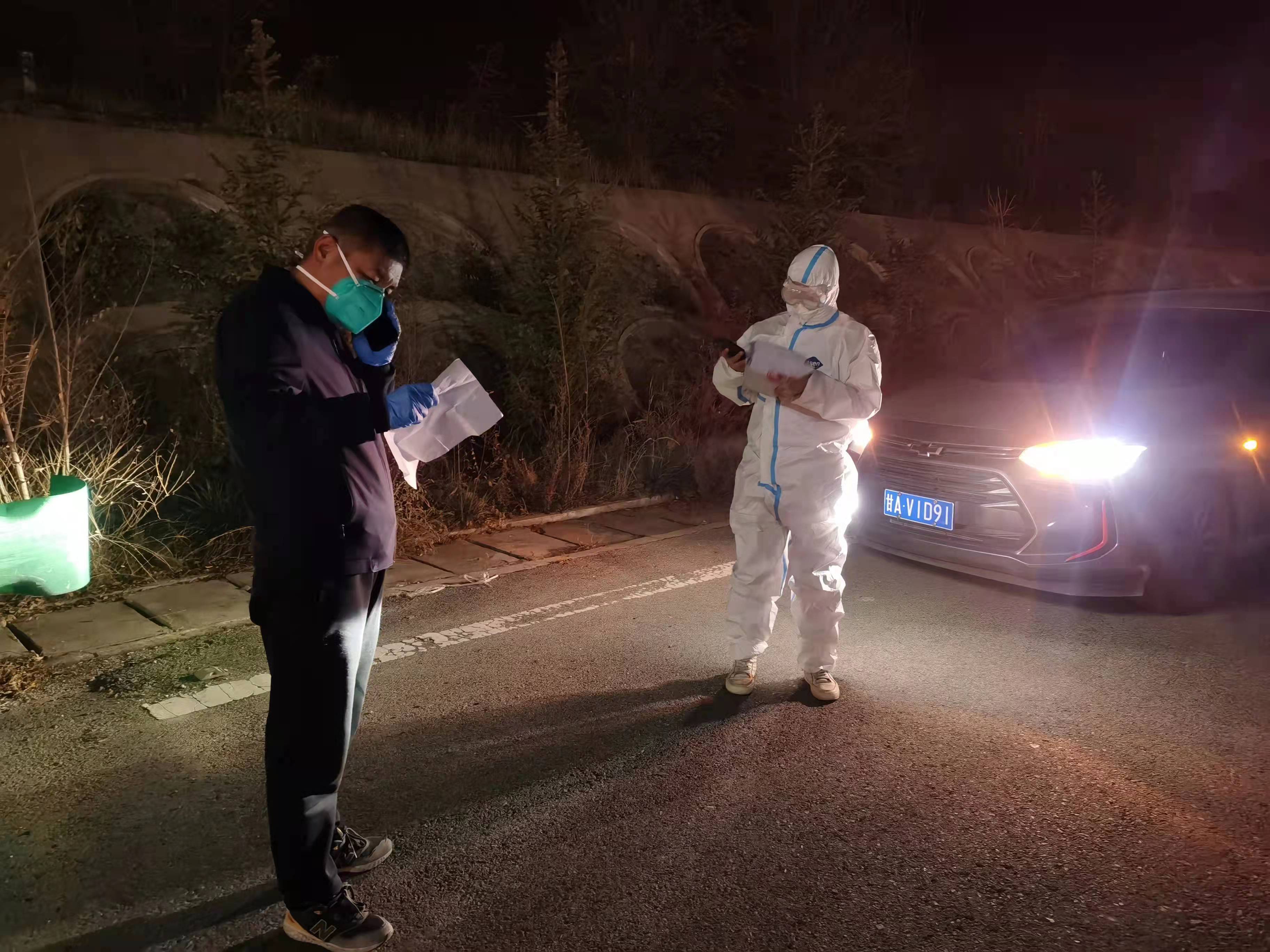 青海患者停药三天命在旦夕，兰州快递小哥二十七万件快递堆中翻找救命快递