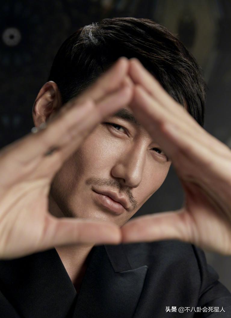 脸部垮掉的男人,脸部塌陷的男生