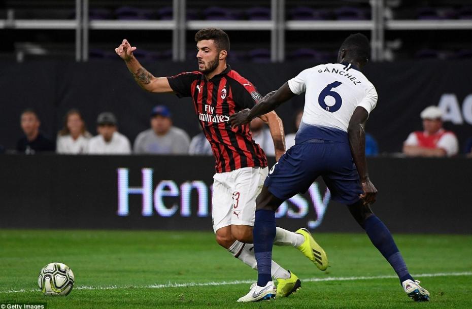 AC米兰战胜那不勒斯,AC米兰击败那不勒斯