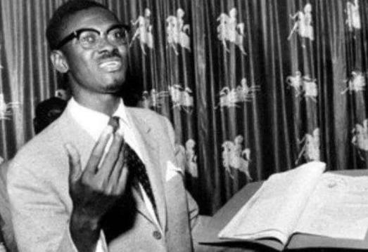 非洲最奇葩的贫民窟,捡剩饭也要花20万买名牌西装,只为上街遛一圈