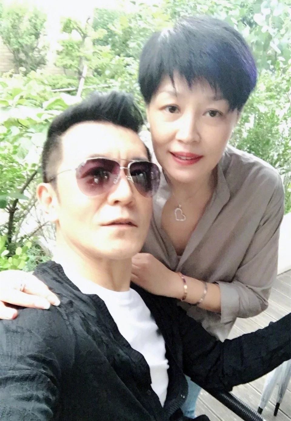 李咏离世4年，再看哈文的状况，才明白嫁给李咏是最好的选择