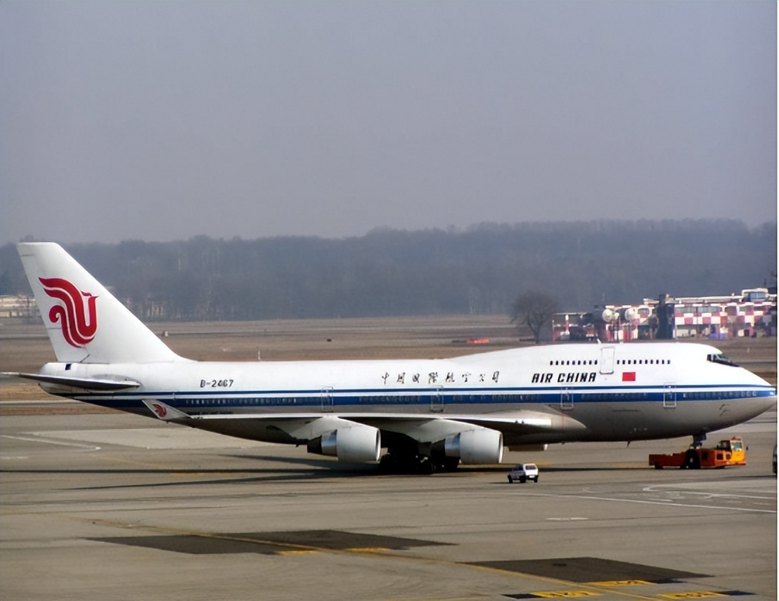 开直播，卖汽车，航空业巨亏空姐转行能否自救？