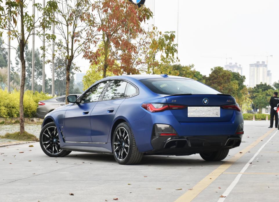 宝马i4m50真实续航测试,宝马i4试驾评测m40