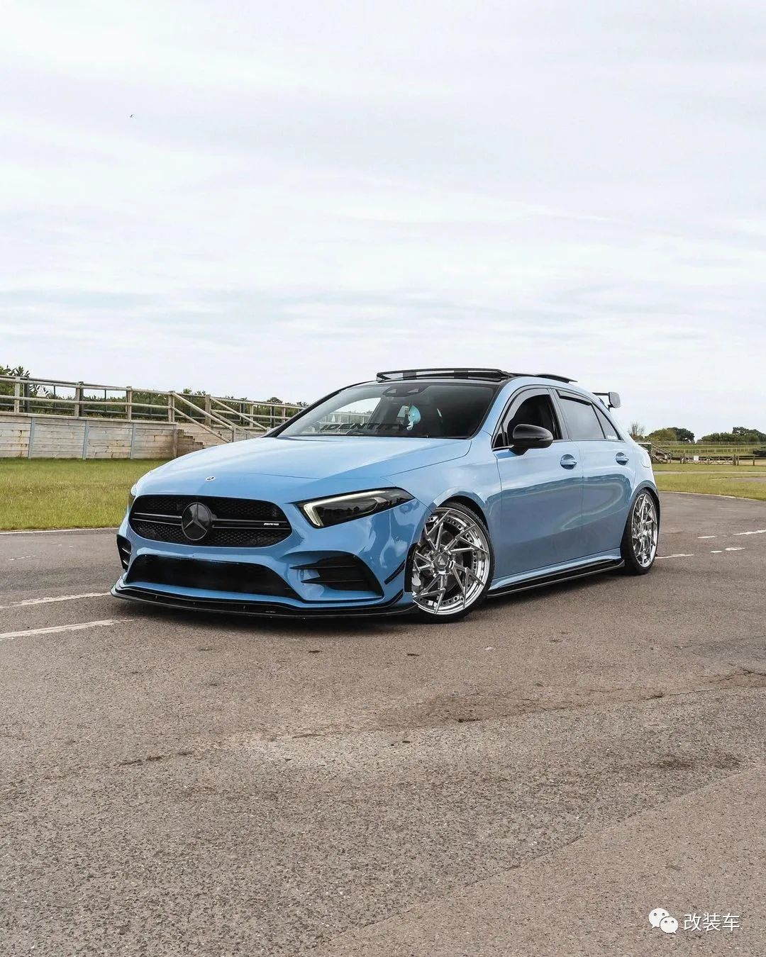 奔驰c级小姐姐改装,奔驰威霆改装小姐姐