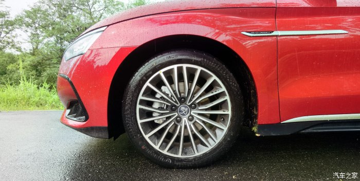 比亚迪汉dm大雨天怎么开安全,比亚迪汉dm-i尊享型夜间行驶