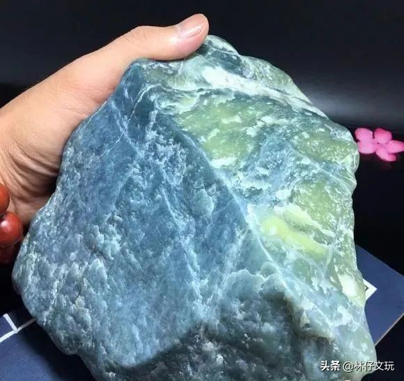 黄玉和黄口料哪个值钱一些,黄口料价值多少钱一斤