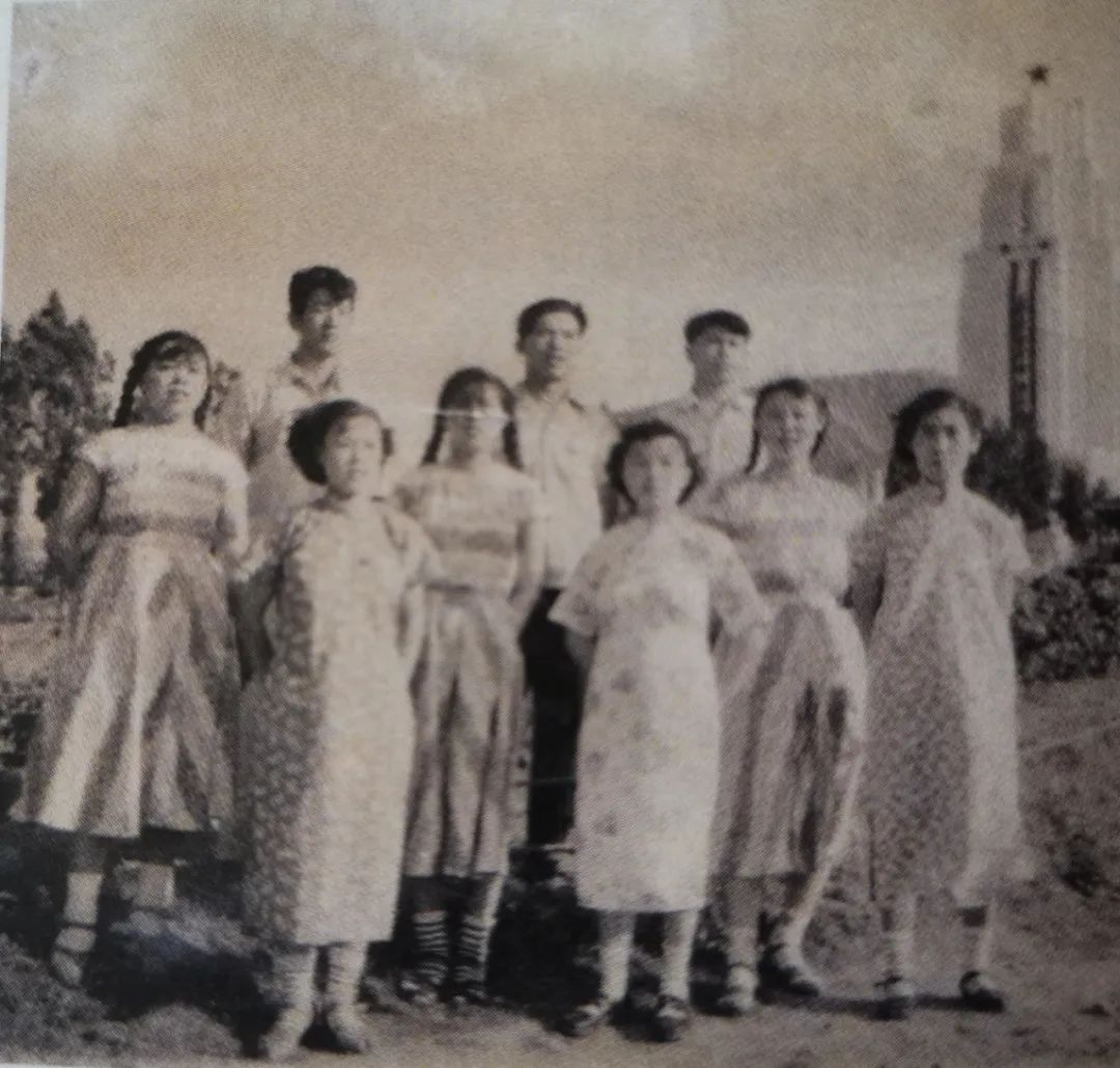 劳动公园的大足球在哪,劳动公园的大足球是干什么的