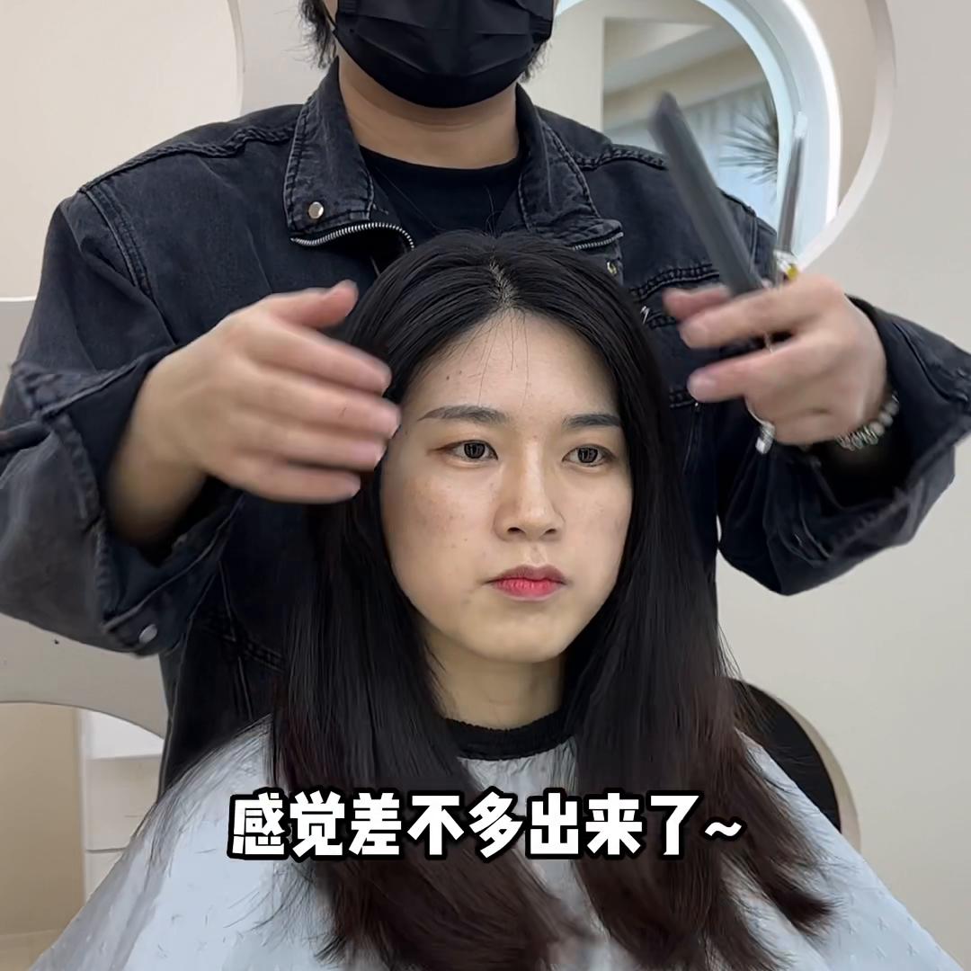 圆脸女生适合发型蓬松自然显脸小,发型女2020流行发型蓬松卷发圆脸