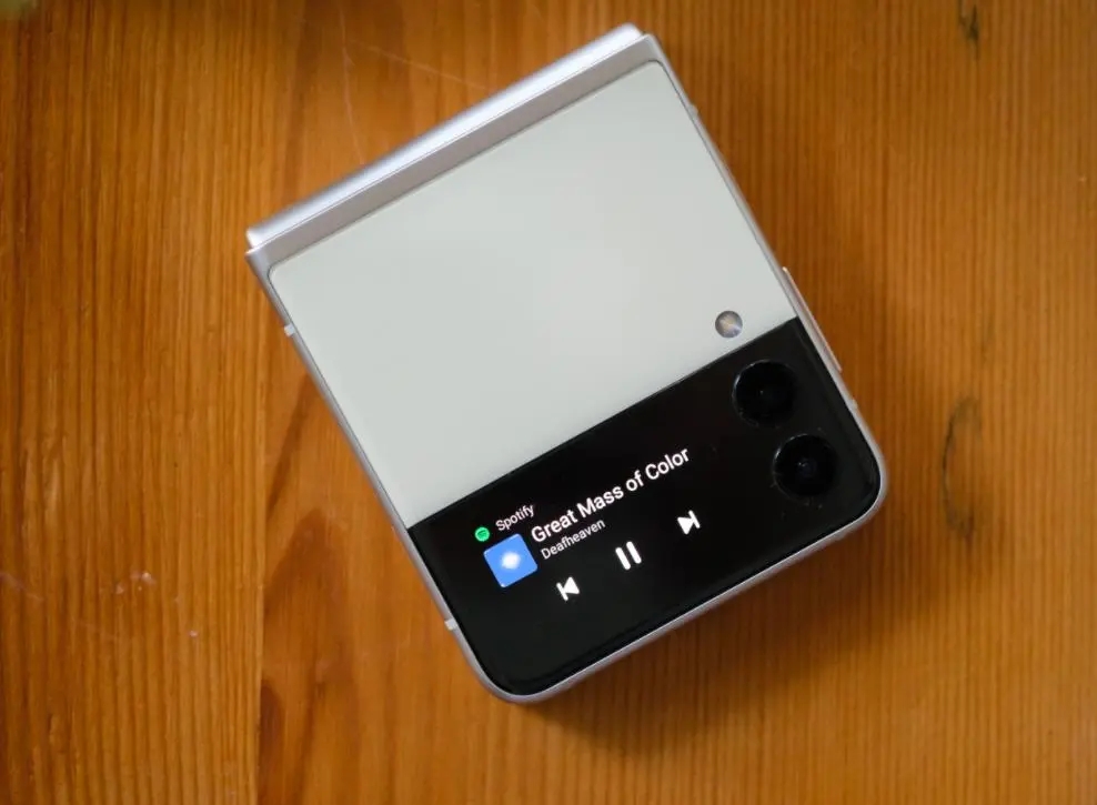 从7999元跌至4134元，IPX8防水+120赫兹，折叠屏旗舰售价更亲民了