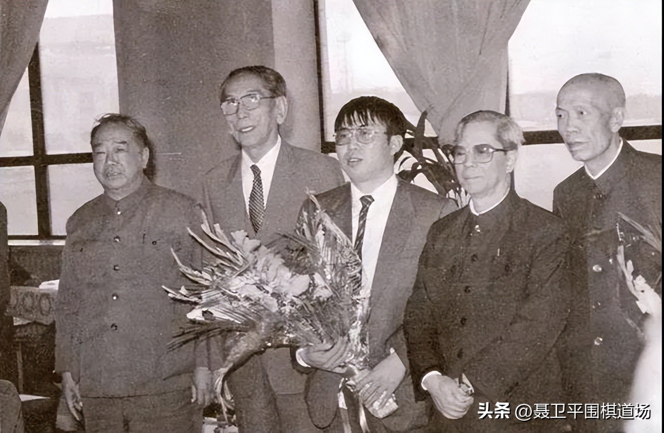 围棋棋圣聂卫平是疯子吗,棋圣聂卫平抗癌八年