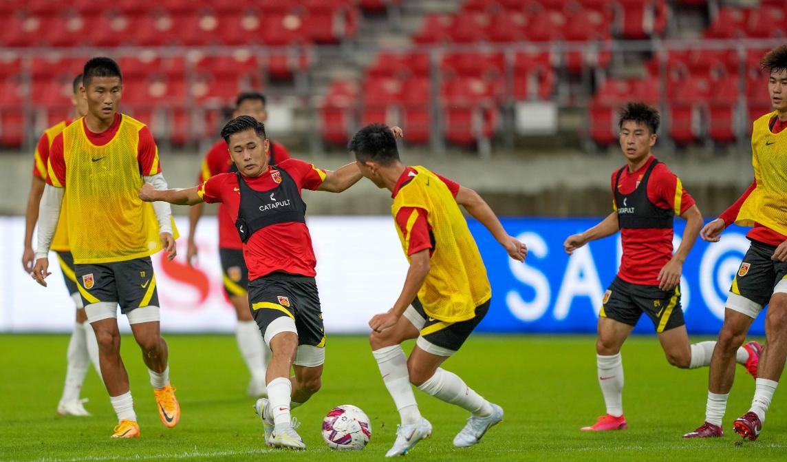 为什么中国足球踢不过日本,中国足球为什么踢不过韩国