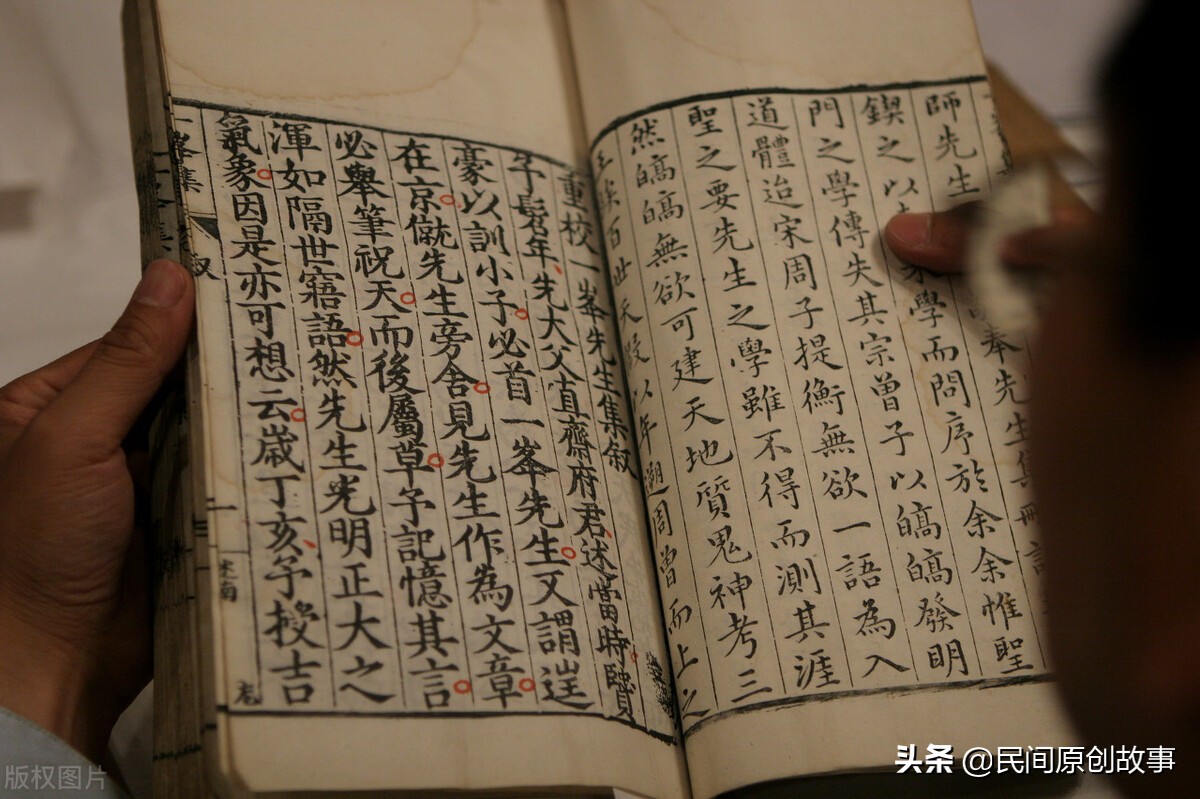 民间传说摸骨改命故事,民间故事张瞎子摸骨算命