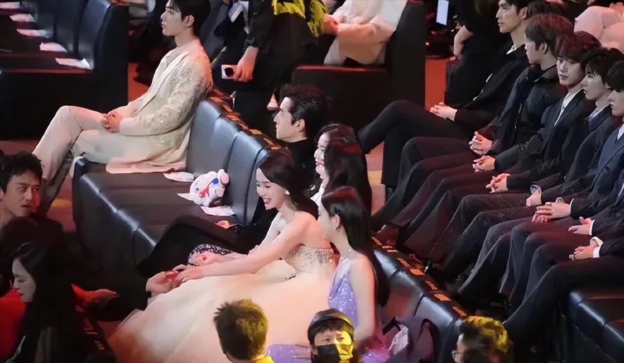 微博之夜照妖镜小动作,微博之夜成女星照妖镜