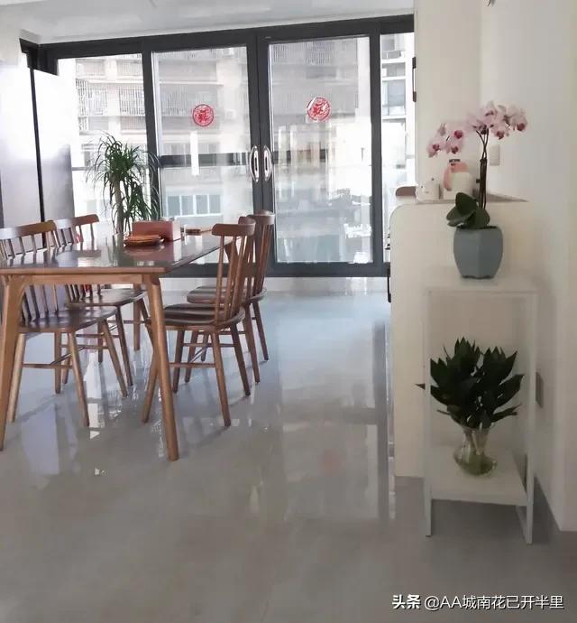 老公先斩后奏花2000多买了这丑不拉几的桌子，我真的好想扔了……