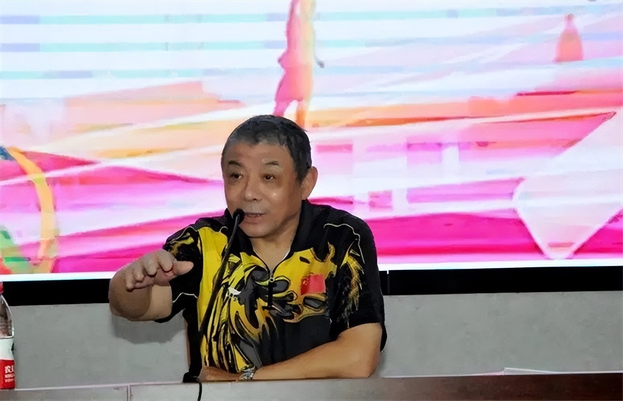 乒乓球教练王楠现在干什么,前国乒一姐王楠近况