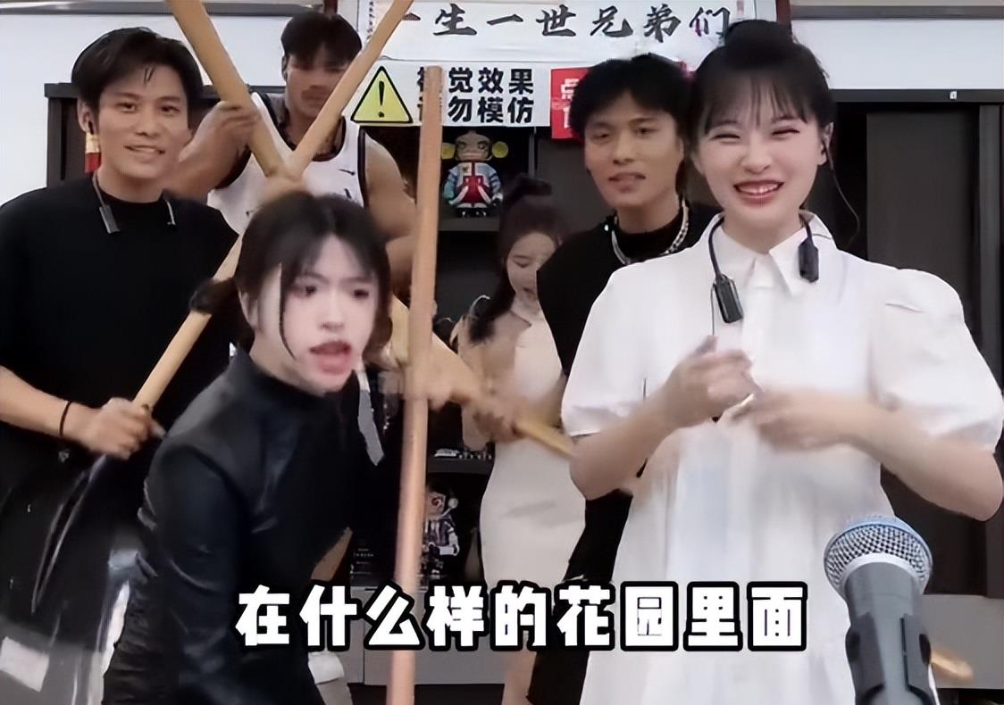 挖呀挖黄老师为什么走红,挖呀挖黄老师回应素颜遭吐槽