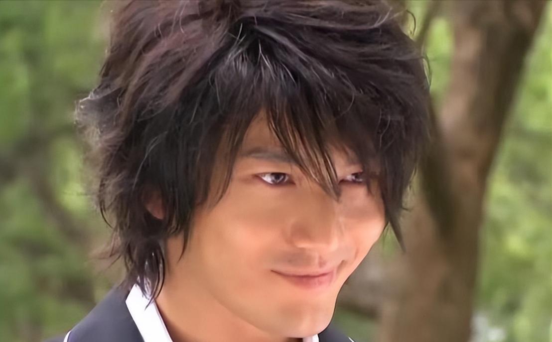 油腻、一脸褶子，这六位大龄男星非要尬演少年，求求你们放过观众