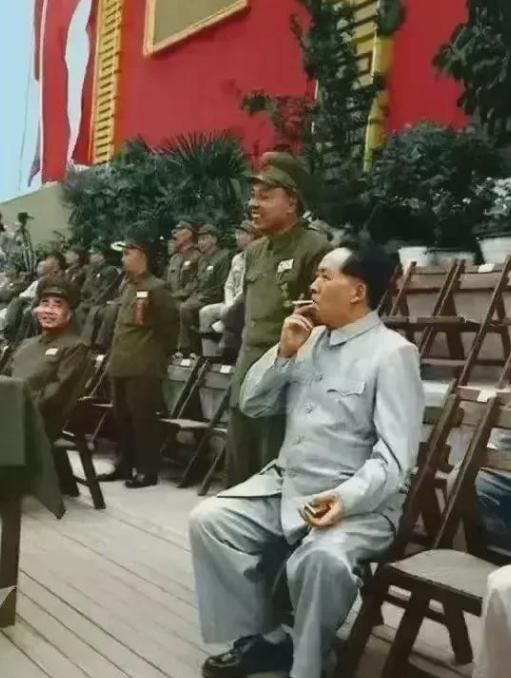 中华烟5毛6,雪茄烟12元,毛主席晚年吸的雪茄烟有何特殊?