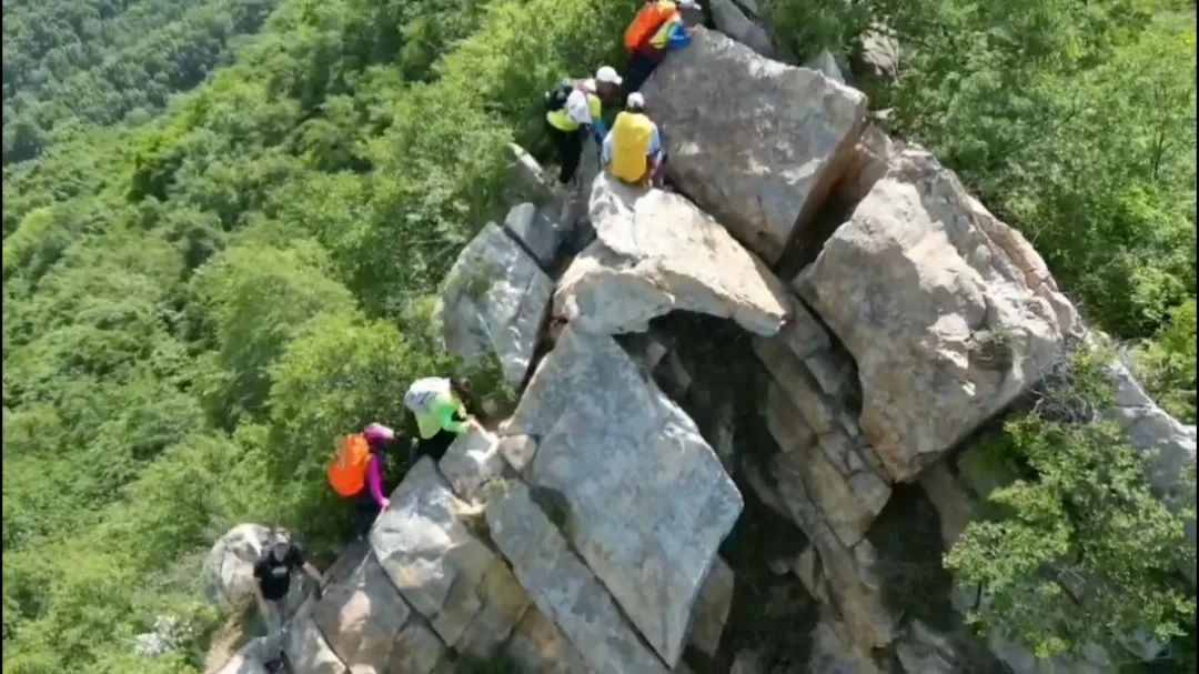 20230513嵩山月亮坡四号线溜腿，旁边的小山脊又出意外了