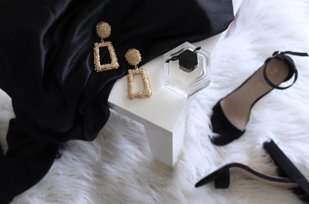 微信小号功能灰测；NIKE起诉lululemon；SHEIN拟融资30亿美元