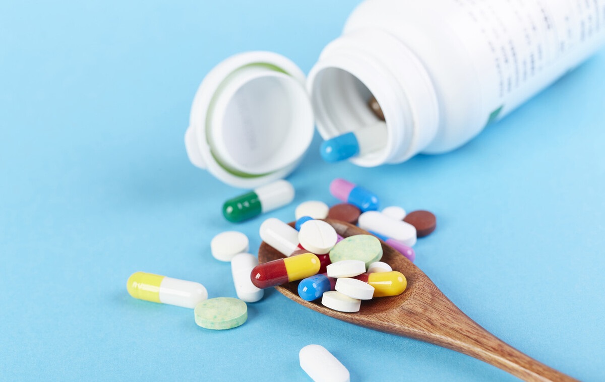 病毒感染后，出现咳嗽症状，使用镇咳药物时要注意什么