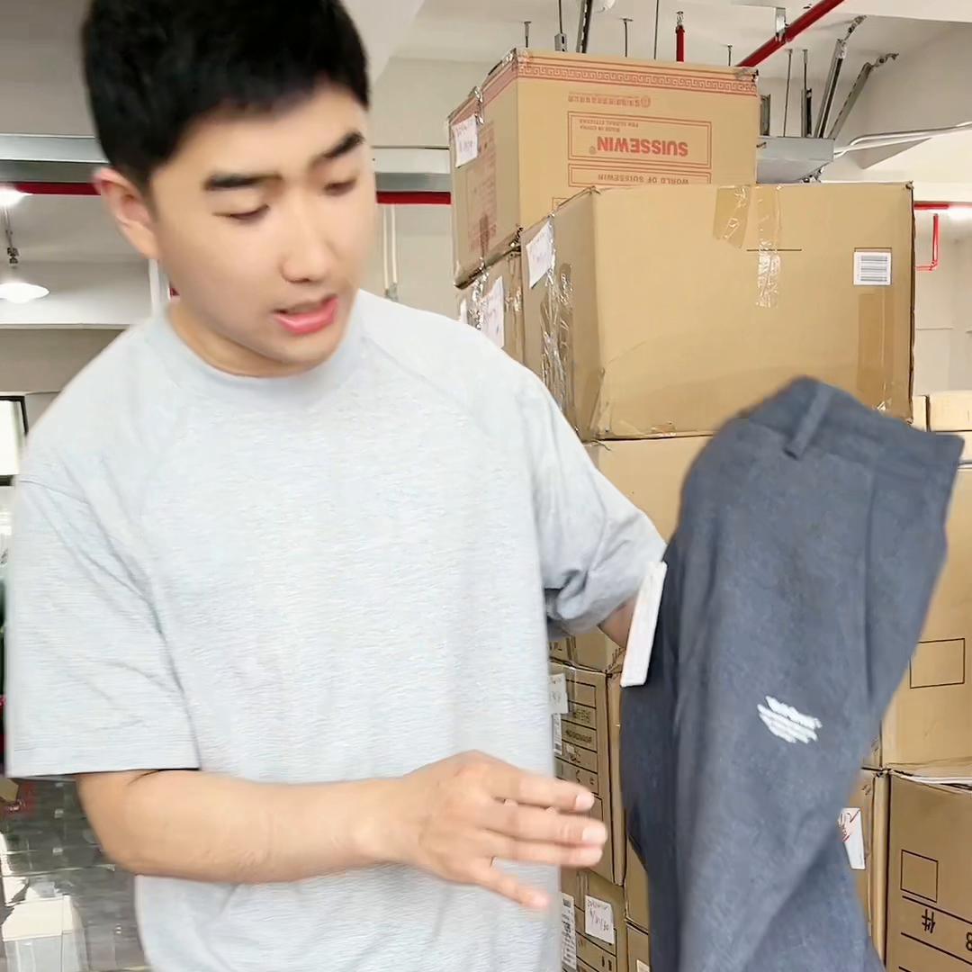 还有人不信在我直播间，100块可以从头到脚买两套衣服，...