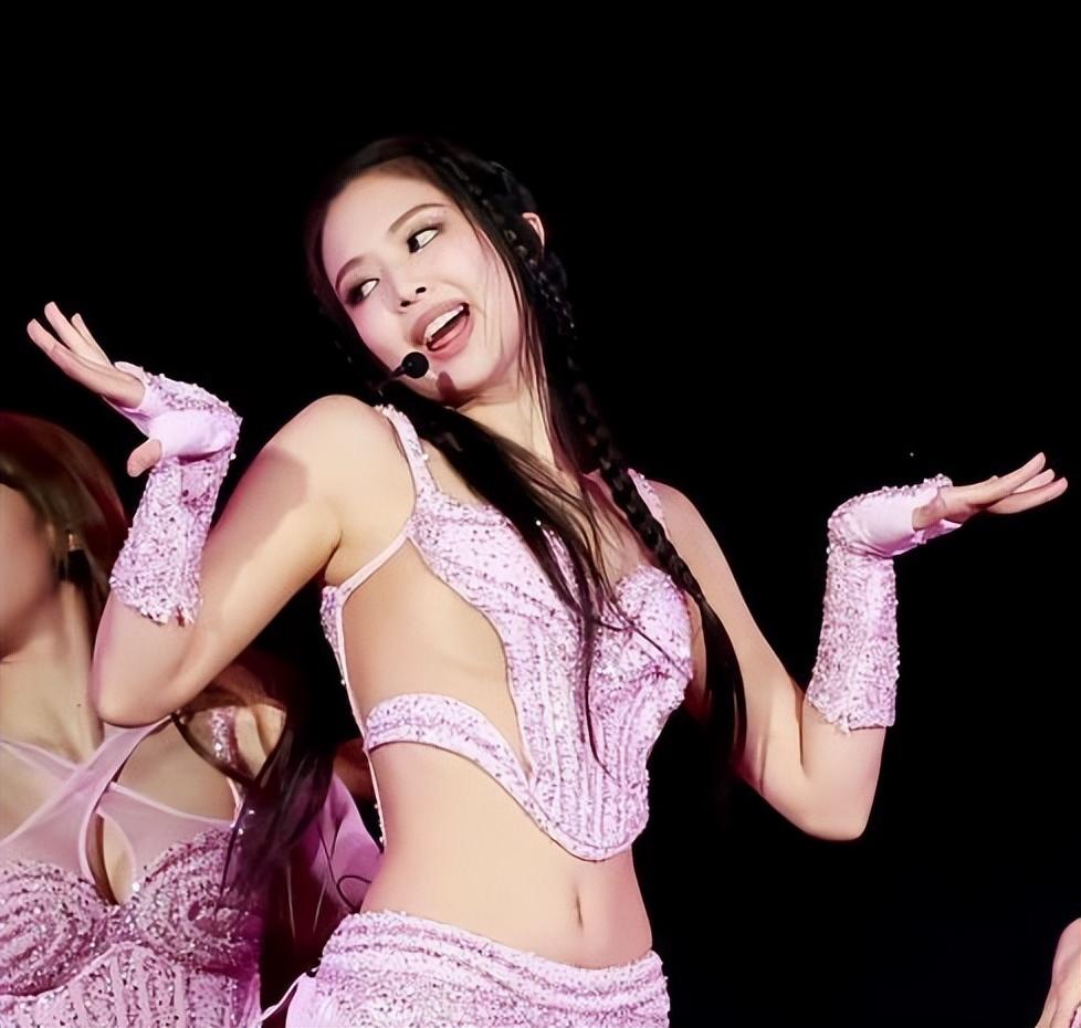 jennie韩国女穿搭,韩国女星jennie穿搭