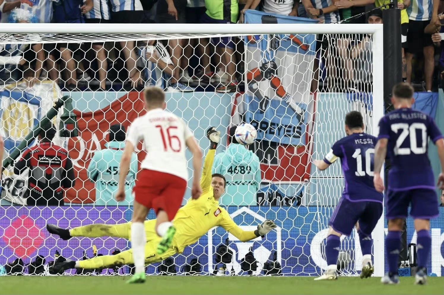 梅西世界杯红牌被罚完整视频,梅西世界杯爆冷被球迷嘲讽