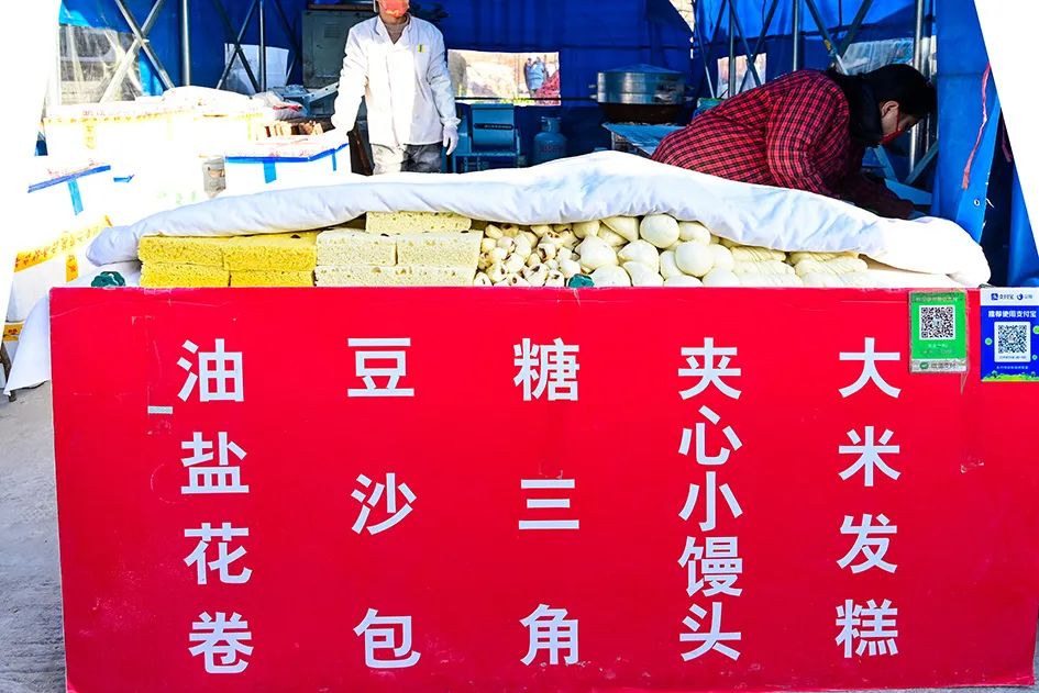 西山脚下的早市,闲逛最具人间烟火气的早市