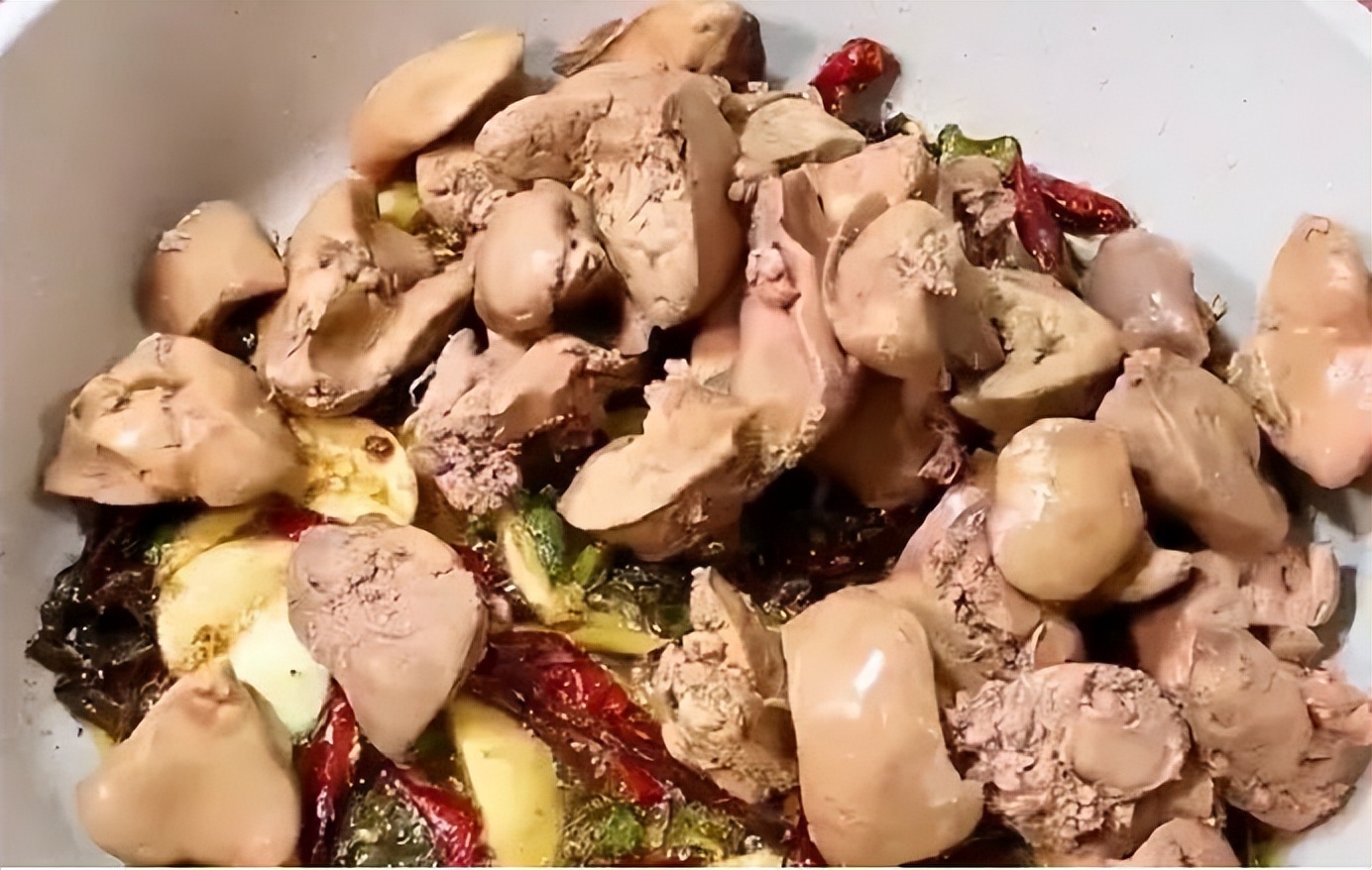 “女人不养肝，满脸都是斑”，常吃这两种，一补肝肾，二防贫血