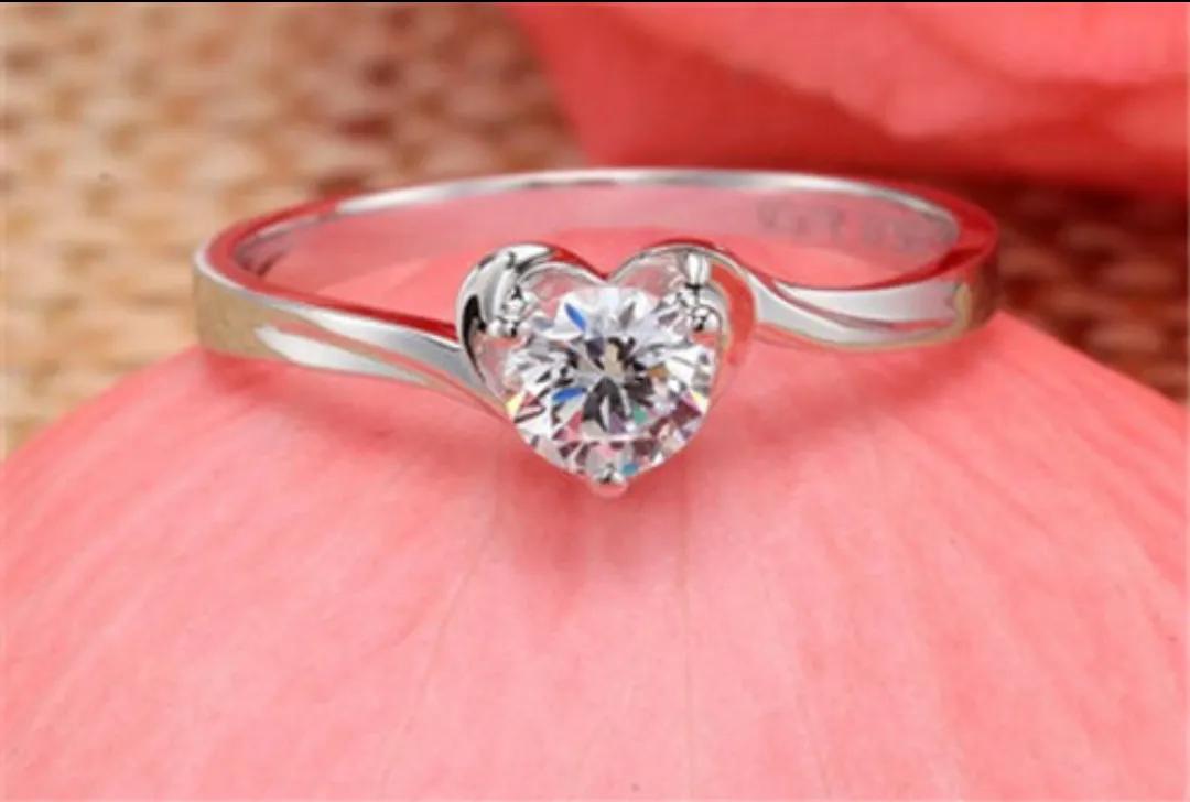 十大求婚钻戒品牌排名,莫桑石钻戒哪个品牌好