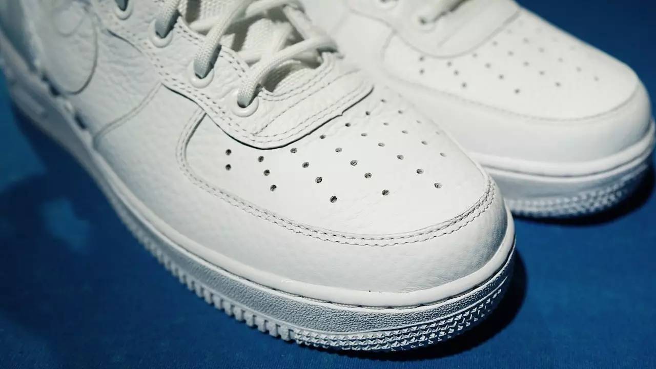 小脚趾甲分成两瓣的人怎么了,小脚趾甲长成两瓣