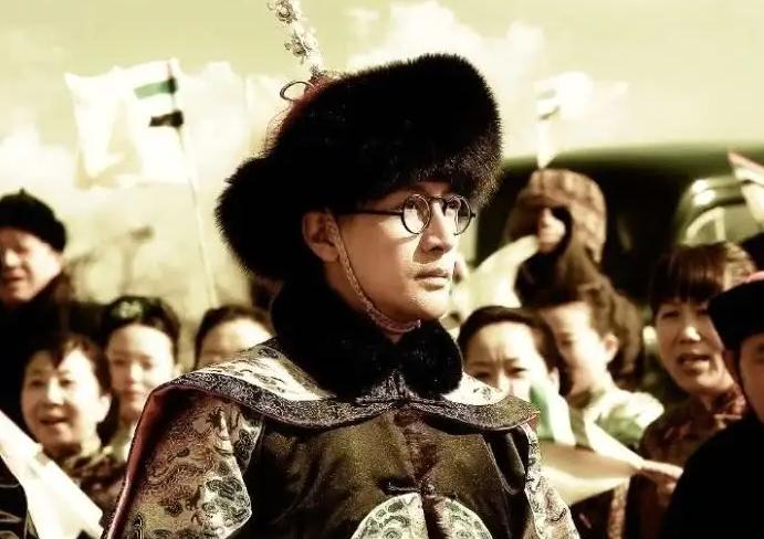 清朝的最后三年是怎么度过的,为什么都说隆裕亲手终结了大清