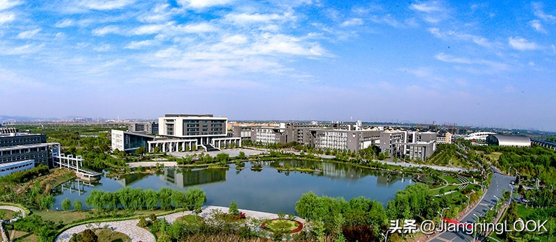 南京江宁大学城半程马拉松第一名,江宁大学城马拉松比赛照片