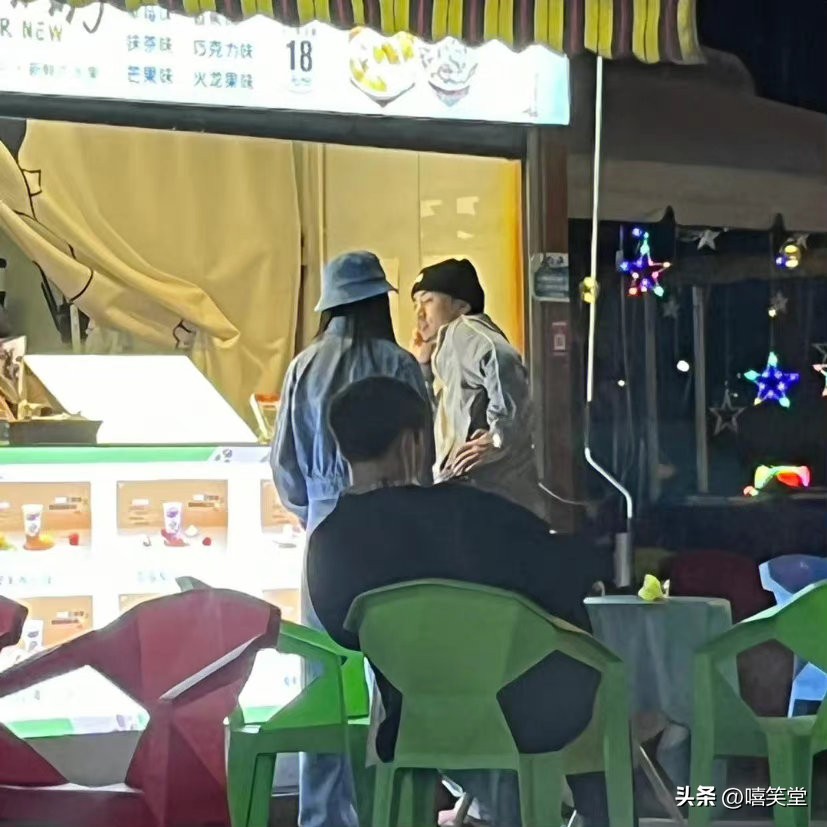 马思唯和易梦玲逛夜市,易梦玲和马思唯在街上的视频