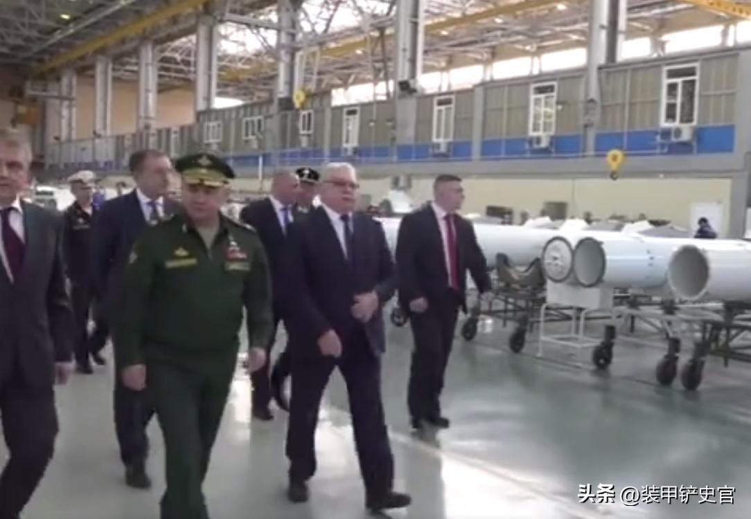 乌克兰撤军泽连斯基发声,泽连斯基视察乌克兰军队