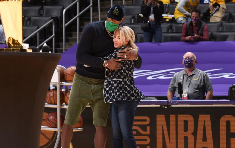 威少出售洛杉矶房子,威少出售豪宅